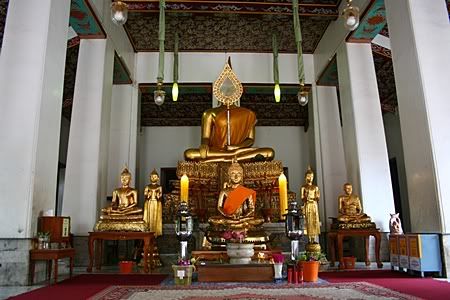 พระพุทธรูปปางแสดงธรรมเทศนาในพระวิหารพระนั่ง