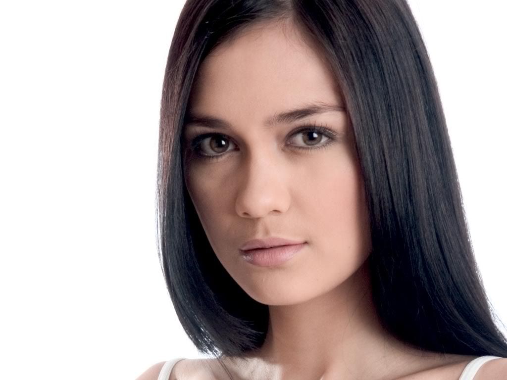 Luna Maya - Picture