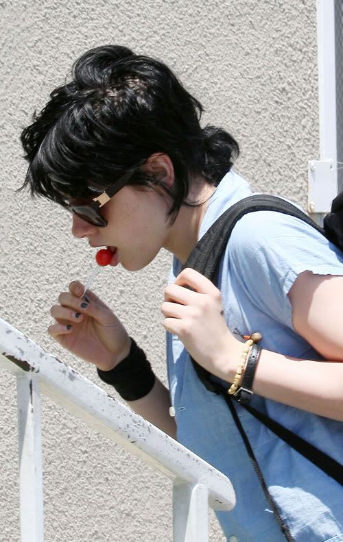 Kristen Stewart Cute. Kristen: Lollipop cute
